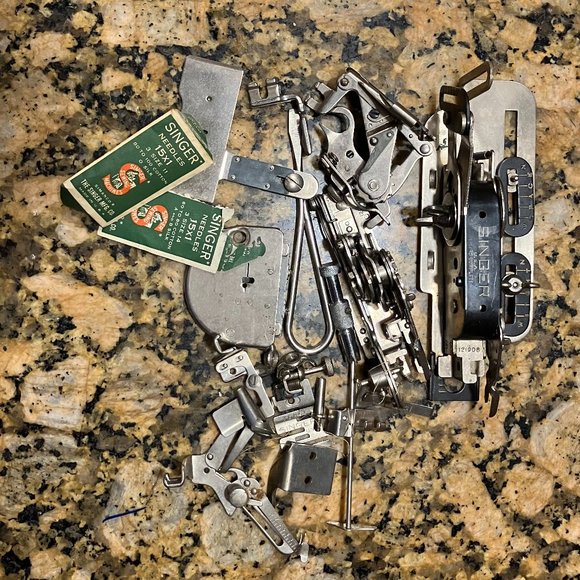 Singer Buttonohole Attachment 121795 - Picture 2 of 3